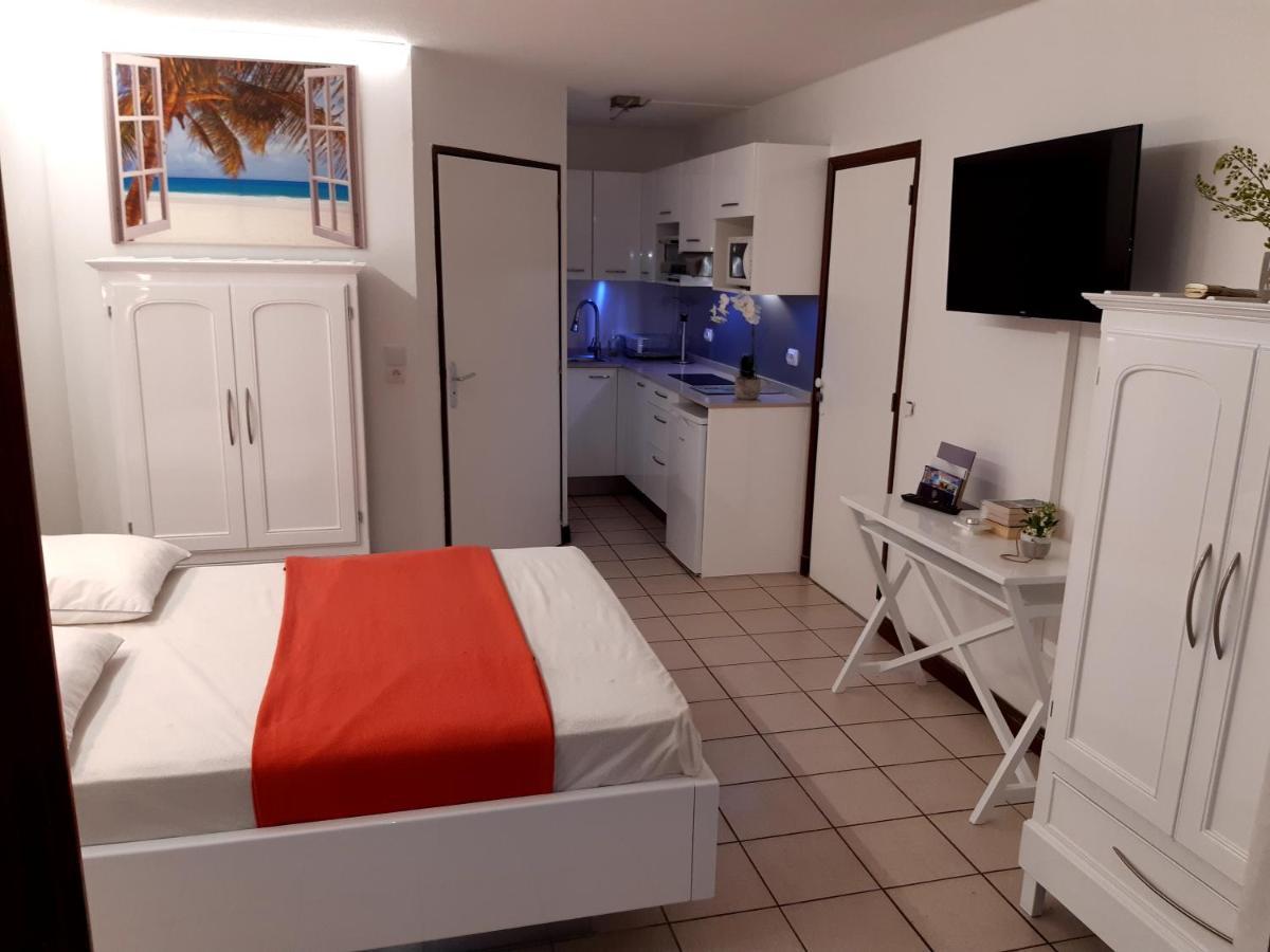 Studio Climatise - Piscine-Plage - 1 A 2 Personnes Sainte-Anne Exterior foto